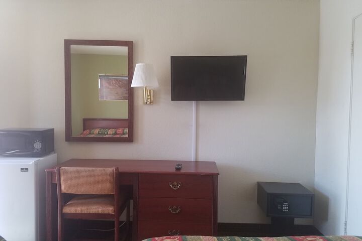 Room 11 of 33
