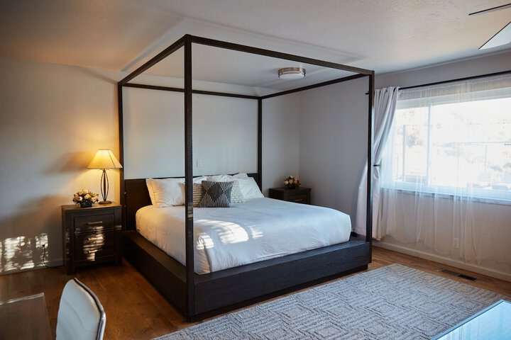 Room 17 of 77