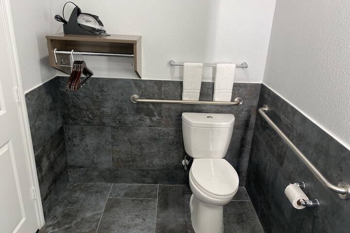 Room 15 of 23