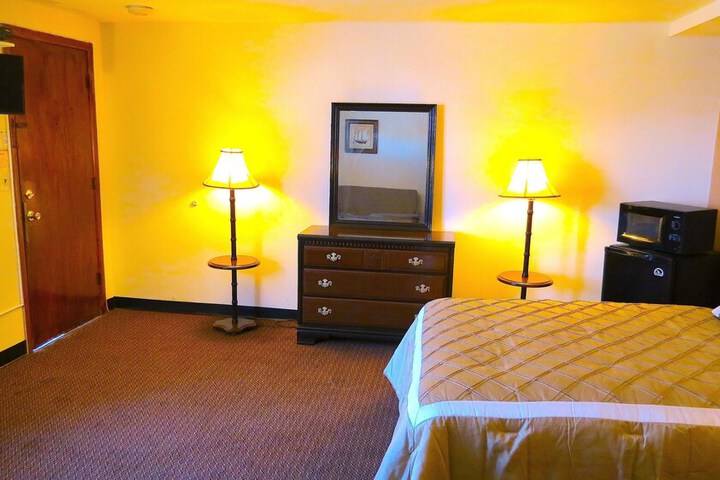 Room 17 of 36