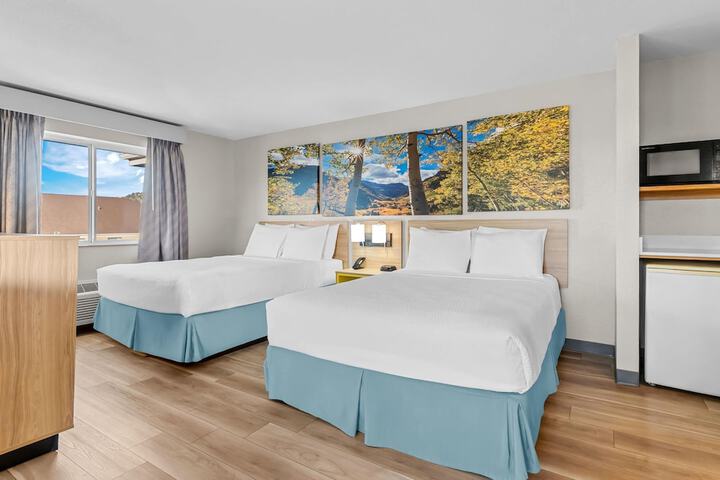 Days Inn & Suites by Wyndham Castle Rock
