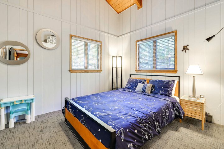 Gorgeous Bushkills Lodge w / Pool Access!