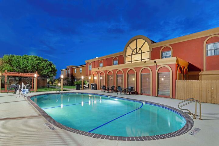 Pool 4 of 38