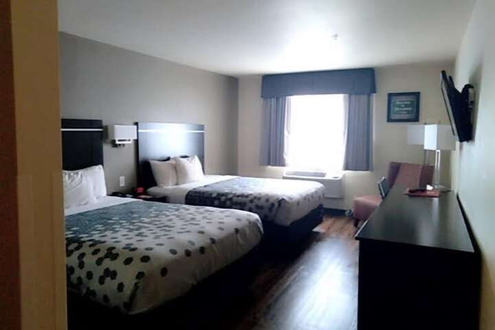 Room 8 of 39