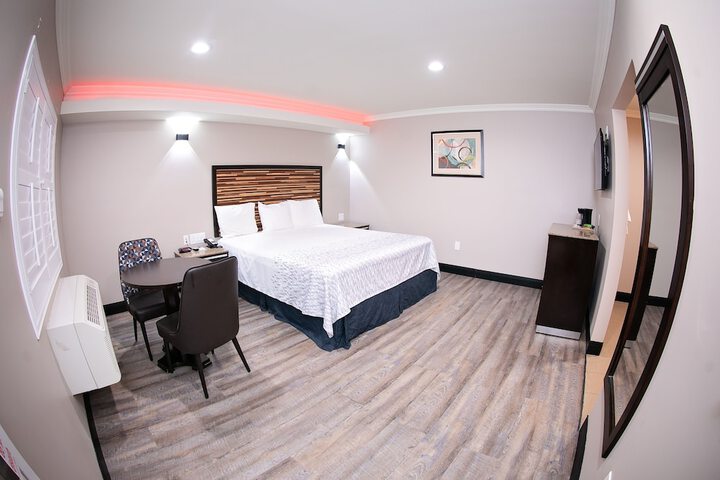 Room 8 of 37