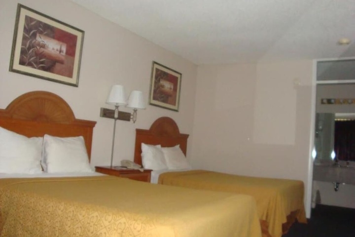 Room 10 of 35