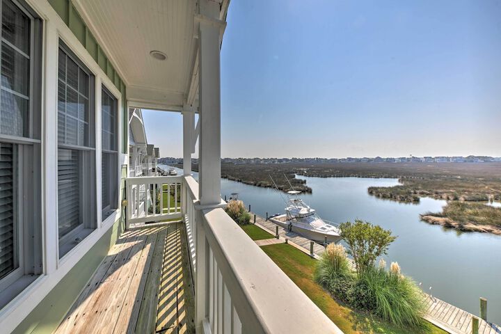 Manteo Waterfront Resort Home w / 30-ft Dock!