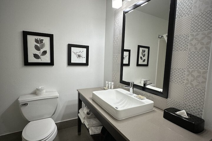 Room 18 of 28