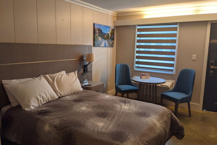 Room 10 of 20