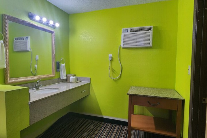 Room 22 of 32