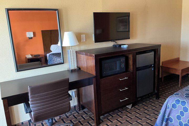 Executive Inn & Suites
