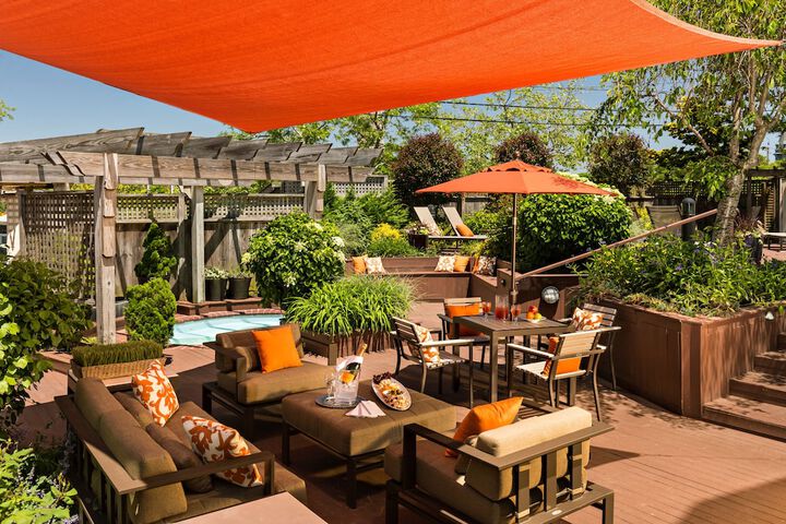 Crowne Pointe Historic Inn & Spa - Adults Only