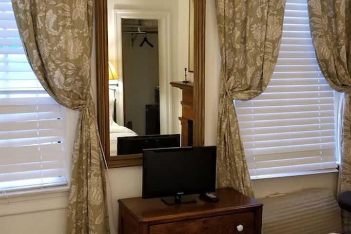 Room 93 of 238