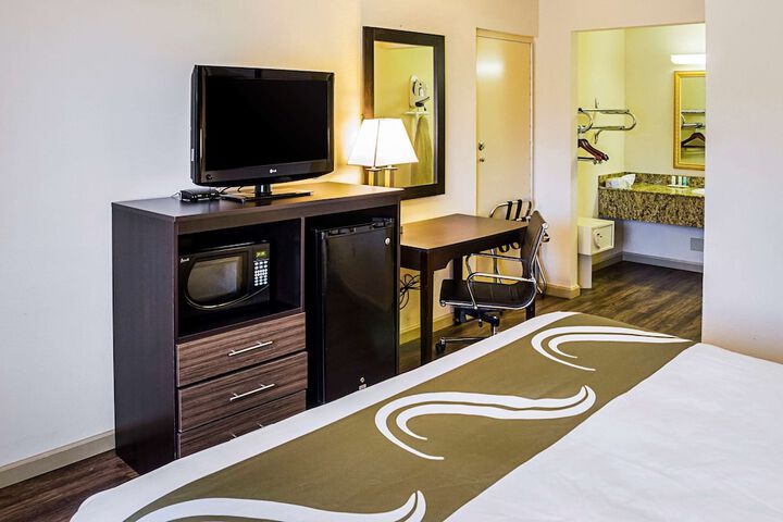Room 16 of 36