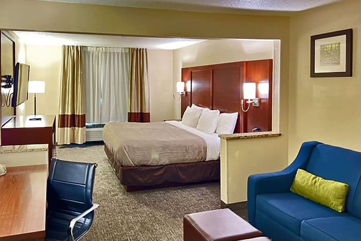 Room 6 of 11