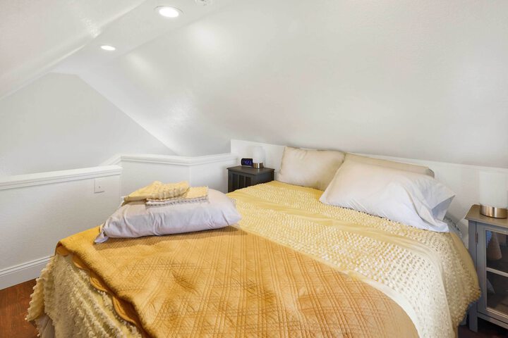 Cozy Ferndale Studio on 20-acre Working Farm!