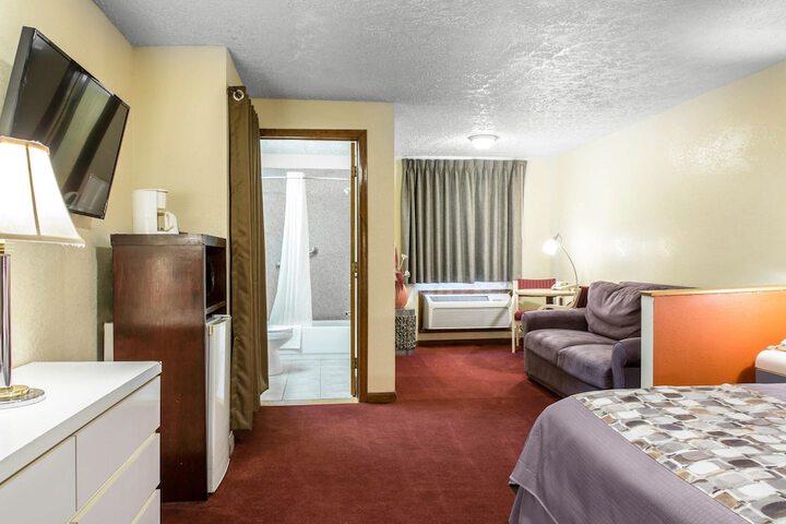 Room 8 of 23