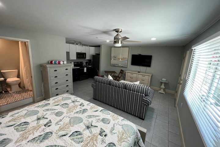 Tarpon Tale Inn