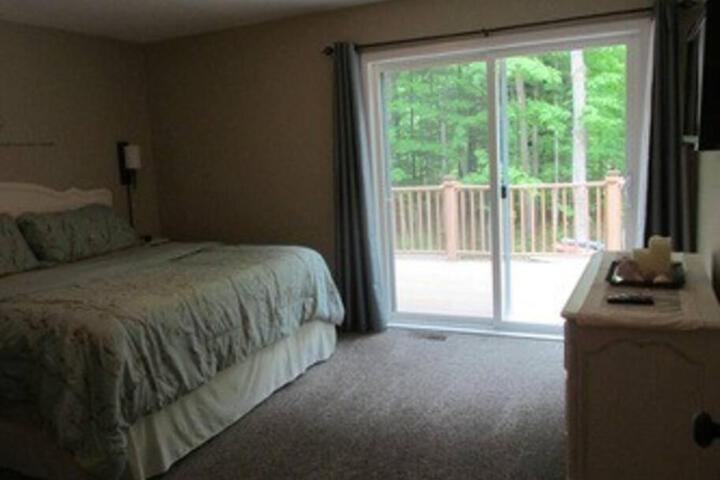 Beulah Land Guest House w / King Bed & Jacuzzi Tub