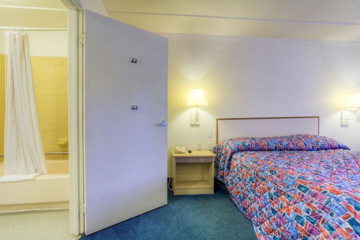 Room 30 of 47