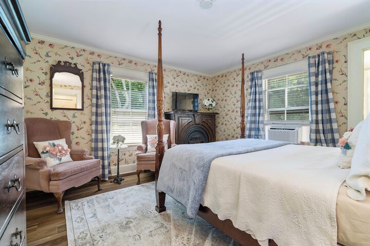 Westbrook Inn B & B