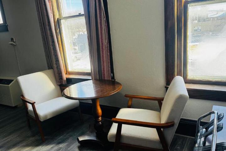 Old National Hotel
