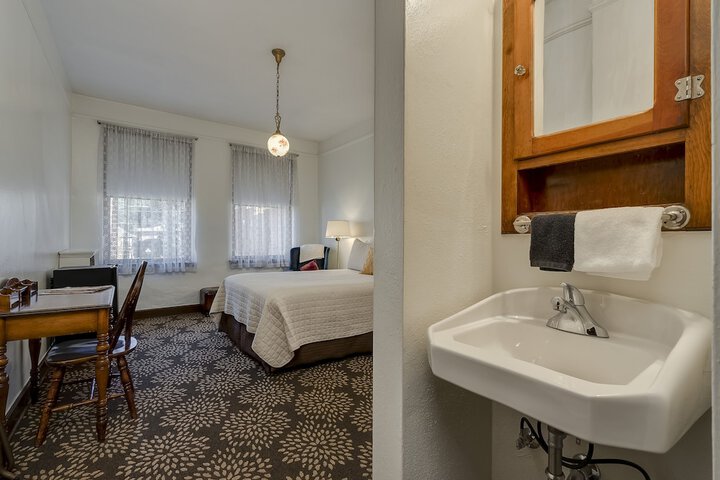 Ryan Hotel