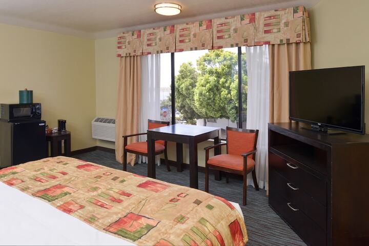 Room 32 of 49