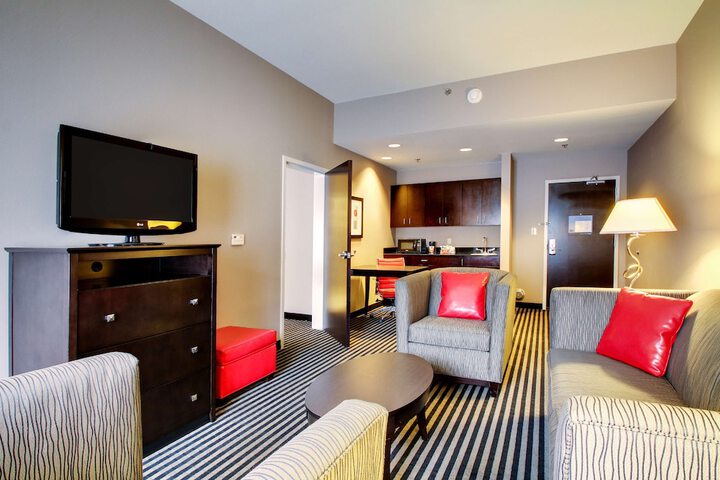 Room 33 of 74