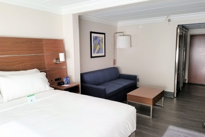 Room 8 of 30