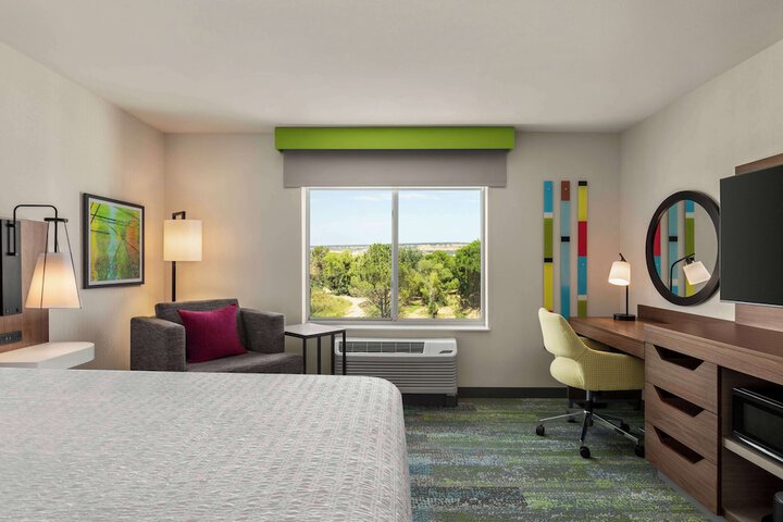 Room 9 of 28