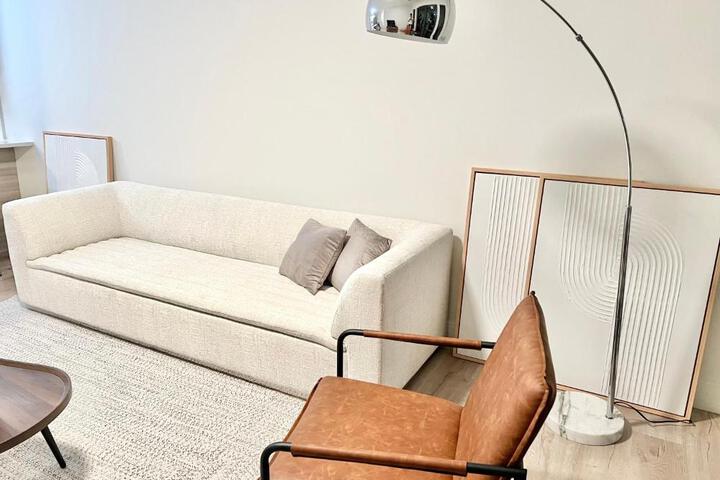 Modern 2 Bed Furnished Apartment in Quincy