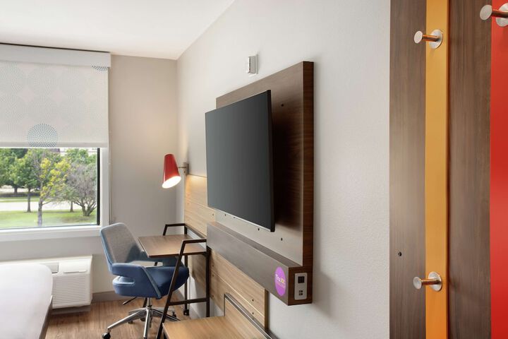 Room 15 of 36