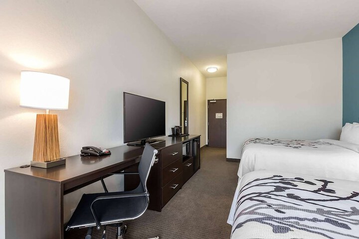 Room 5 of 10