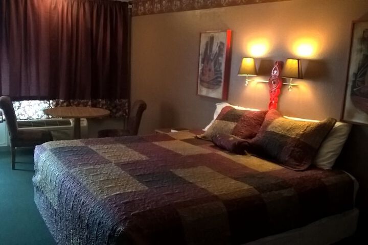 Room 33 of 38