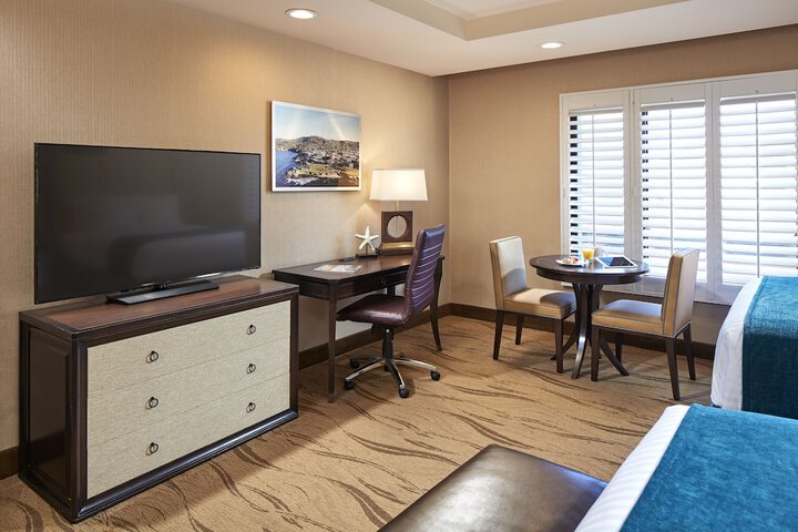 Room 11 of 28