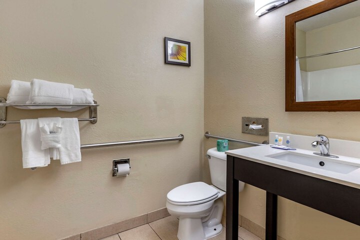 Room 17 of 27