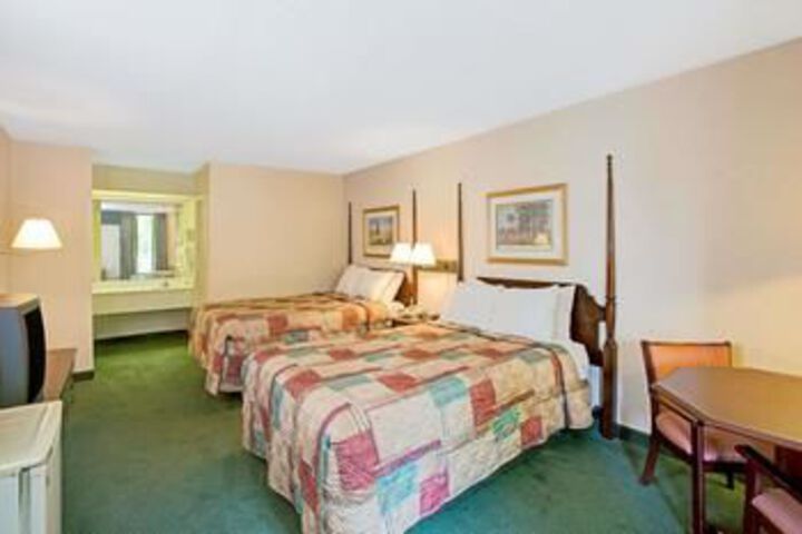 Days Inn by Wyndham Cornelius Lake Norman