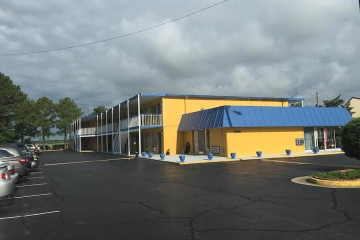 Belmont Inn & Suites