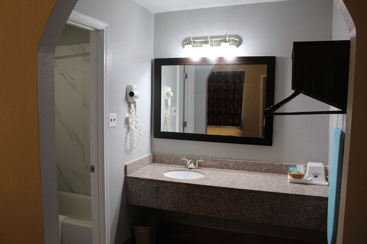Room 14 of 32
