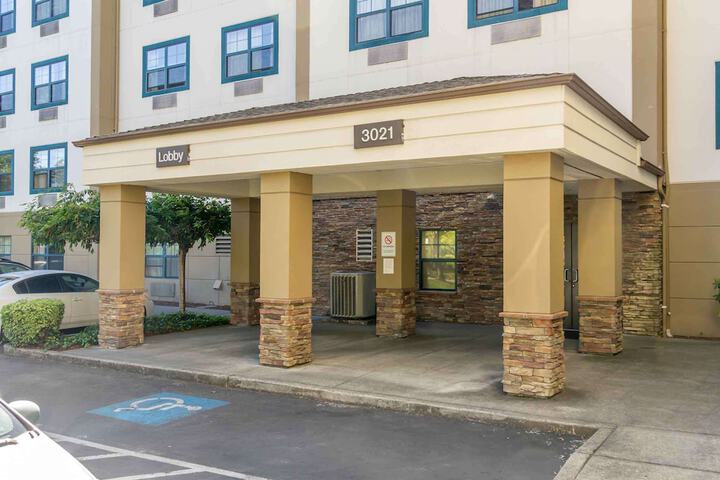 Hotel 4 of 32