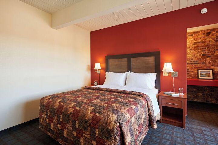 Travelers Inn by OYO Longview Kelso