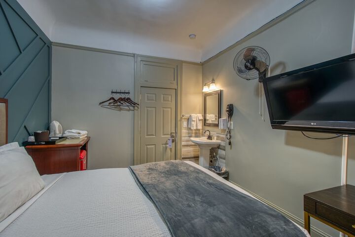 Room 64 of 115