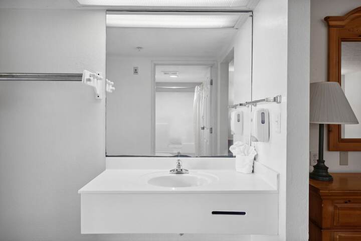 Room 19 of 32
