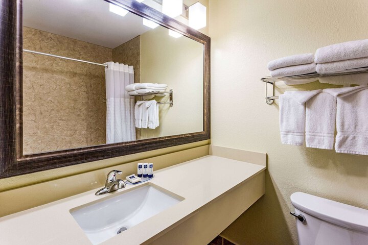 AmericInn by Wyndham Burnsville