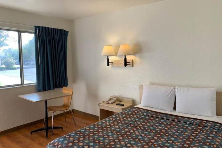 Room 13 of 15