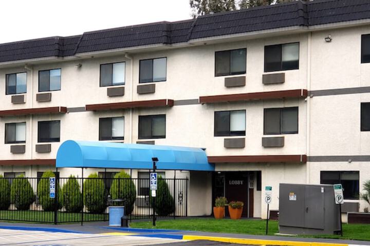Hotel 2 of 43