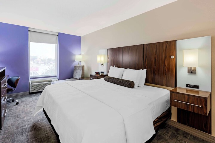 Room 17 of 25