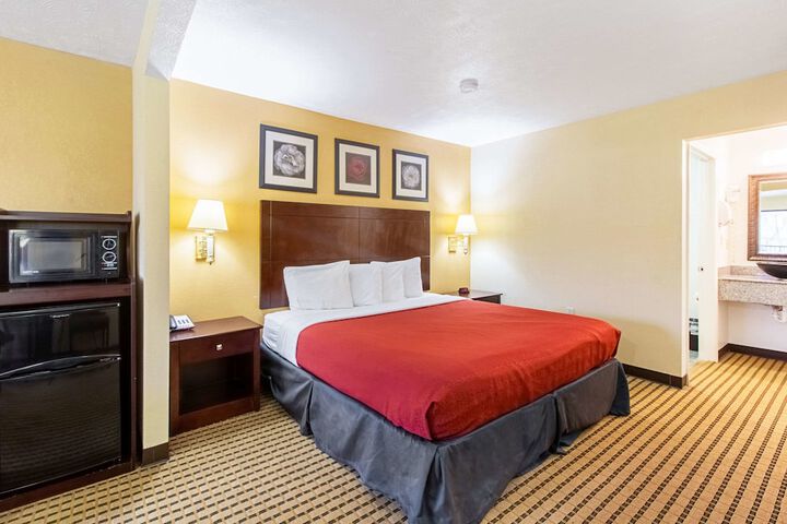 Room 6 of 30