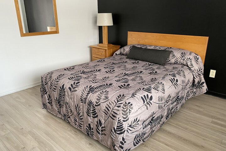 Room 6 of 10